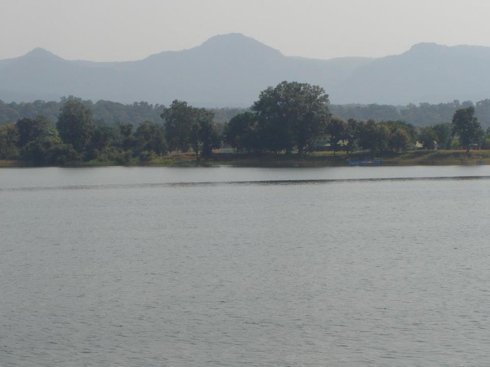 http://bigindiafarms.com/files/satpura-jungles-tawa-reservoir.jpg